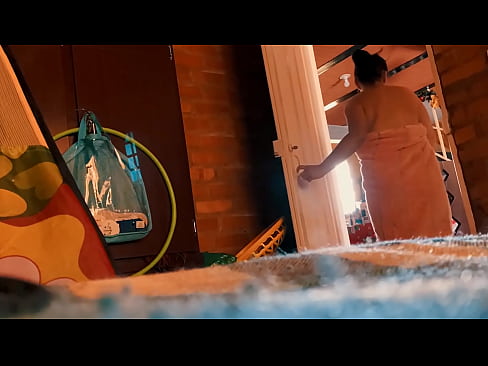 ❤️ Mon oncle me suit dans la douche, il me baise pendant que je prends une douche. ️❌ Vidéo de porno at us ❌