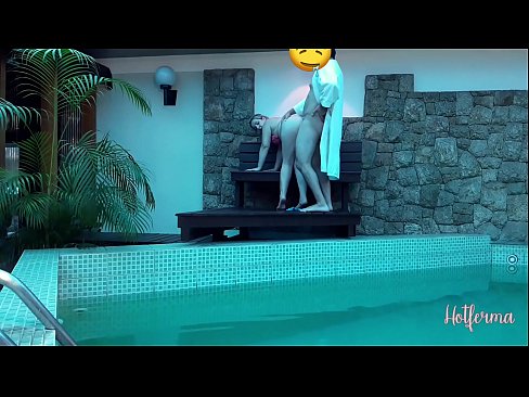 ❤️ Le patron invite la femme de chambre à la piscine, mais n'a pas pu résister à une chaude ️❌ Vidéo de porno at us ❌